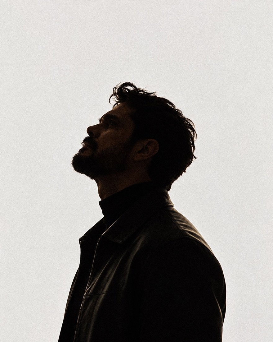 Backlit silhouette portrait of Davi Brígida looking up